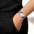 Longines L23864726 наручные женские часы застежка крупным планом