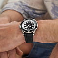 Breitling Breitling Superocean Automatic 44 A17376211B1S1 мужские часы  циферблат на запястье